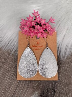 💕 Amanda Blu Textured Metallic Silver Genuine Leather Teardrop Earrings